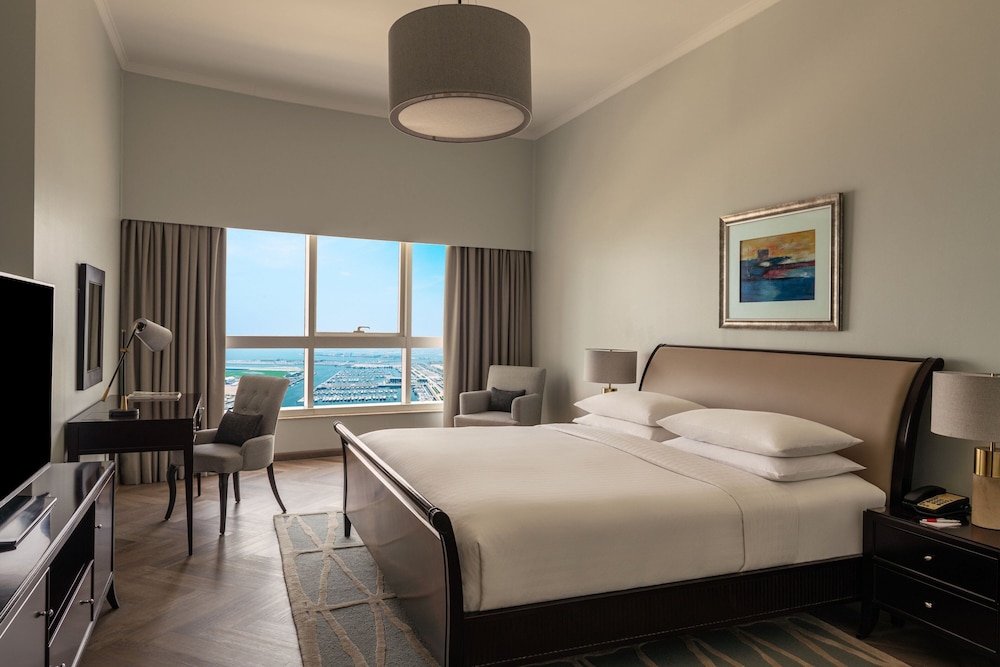 Suite, 2 Bedrooms, Smoking, Marina View (Balcony)