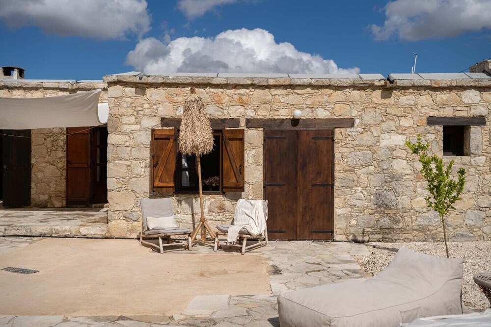 Villa photo 3