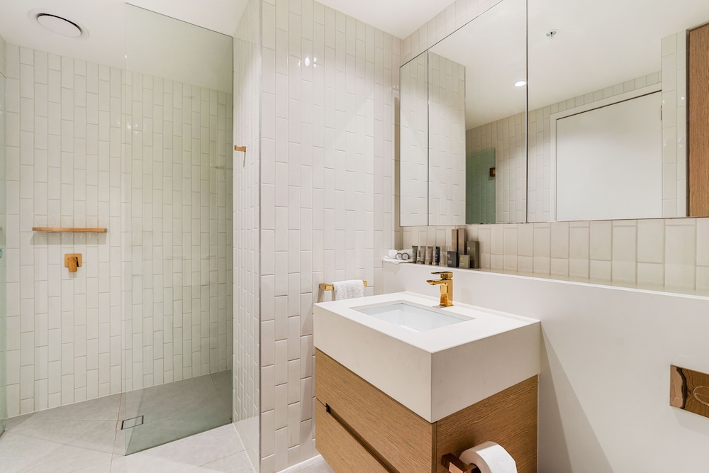 2 Bedroom 2 Bathroom City View Apartment - Photo 5