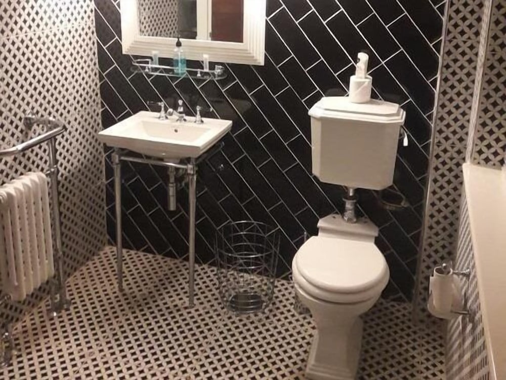 Suite - Photo 8