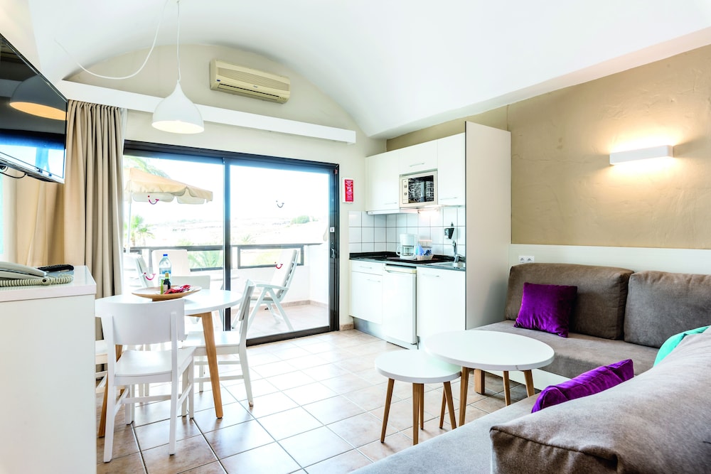 Studio, 1 Bedroom - Photo 1