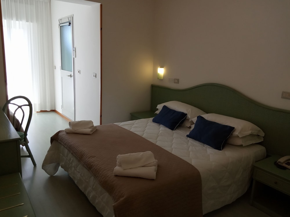 Triple Room - Photo 1