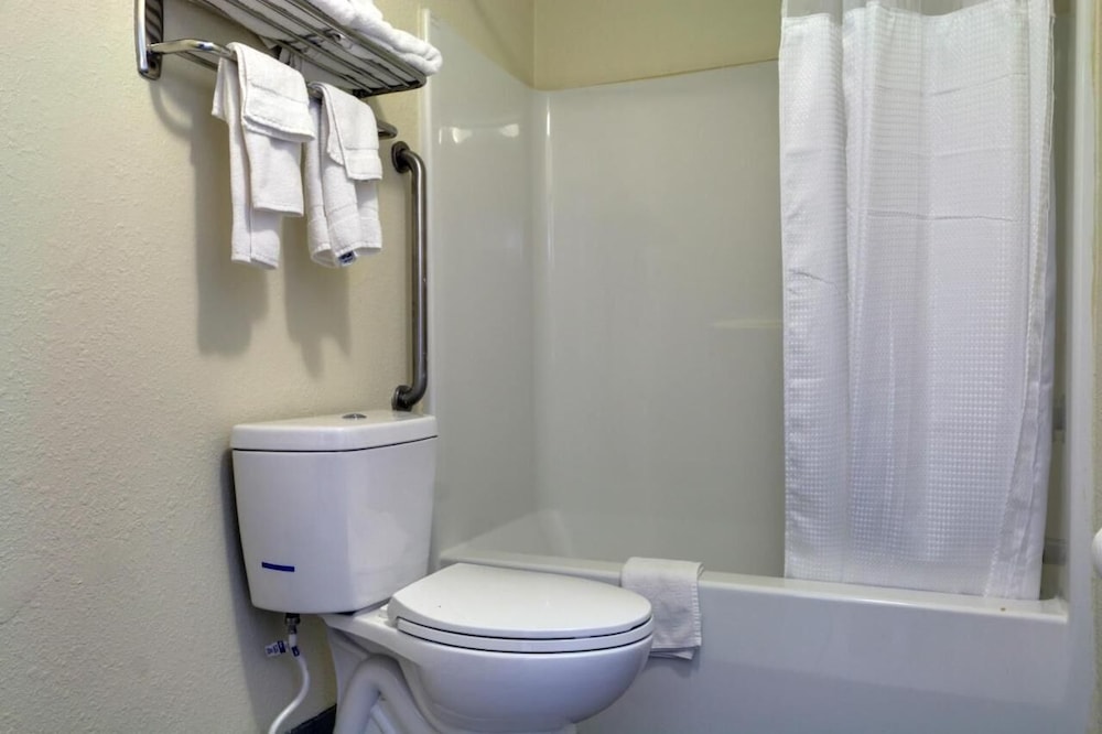 Deluxe Room, Multiple Beds, Non Smoking photo 3
