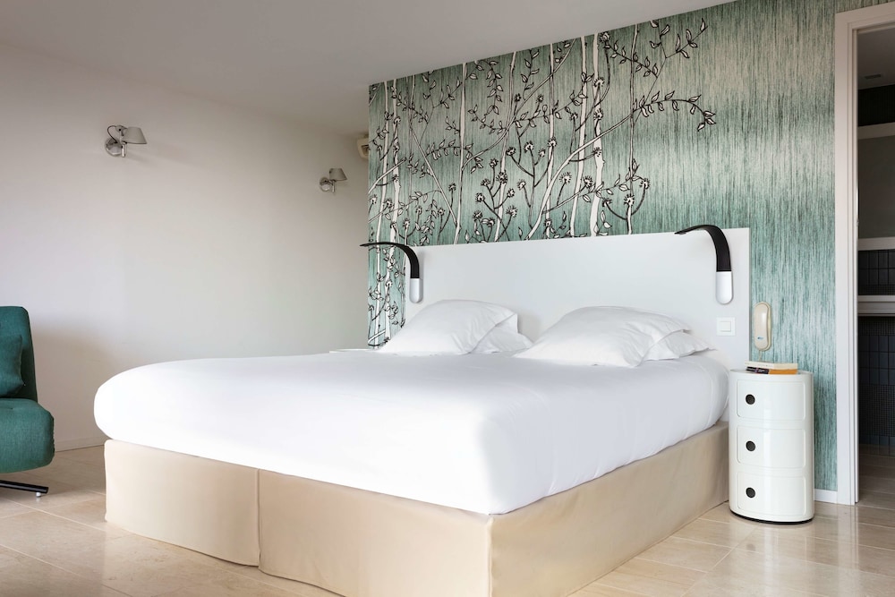 Deluxe Room, 1 Queen Bed, Balcony, Sea View - Photo 5