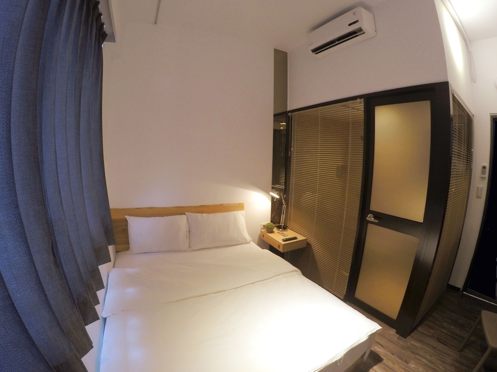 Double Room, 1 Double Bed, Private Bathroom (Partially No Window)