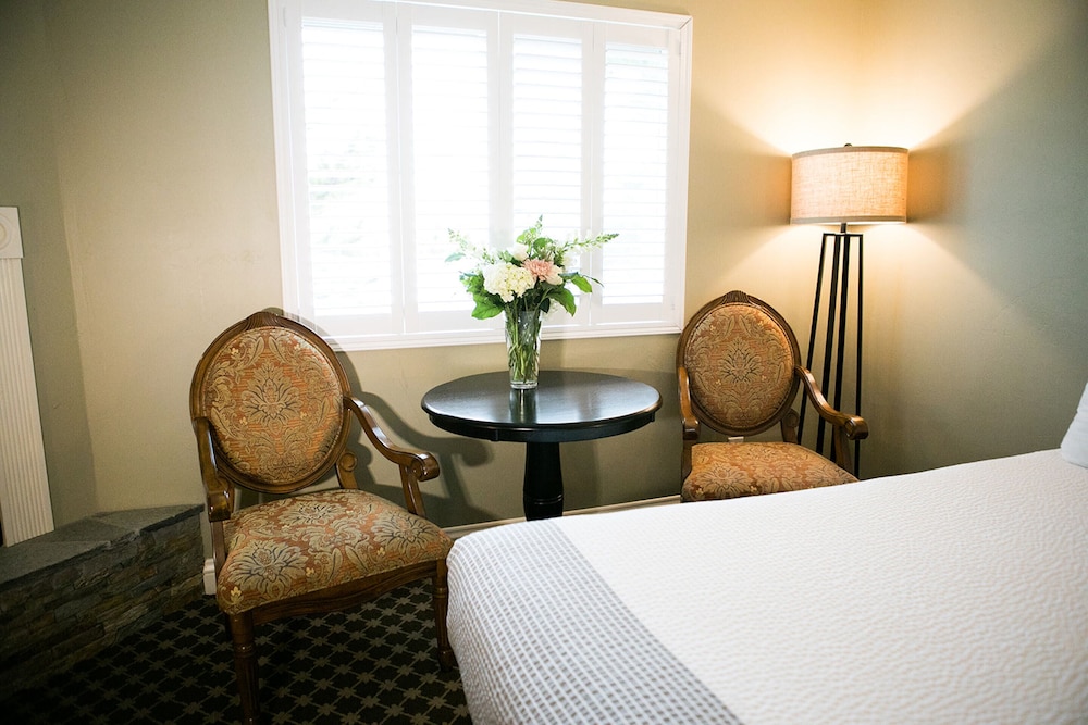Standard Room, 2 Queen Beds, Garden View - Photo 3