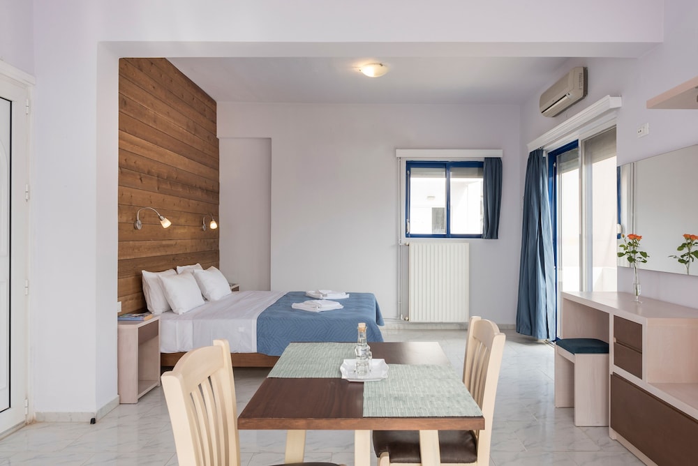 Superior Studio, 1 King Bed, Sea View