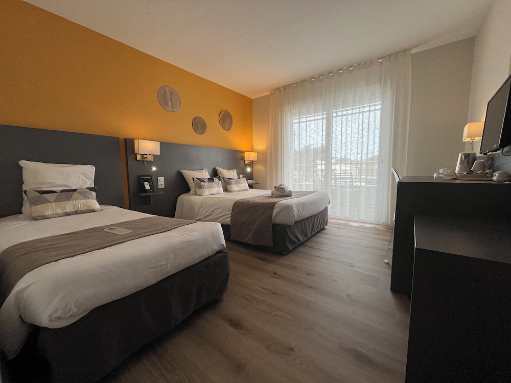 Triple Room, Balcony - Photo 1