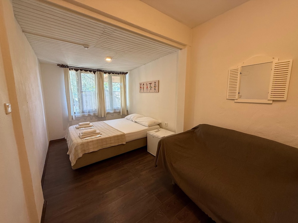 Room 5 photo 2