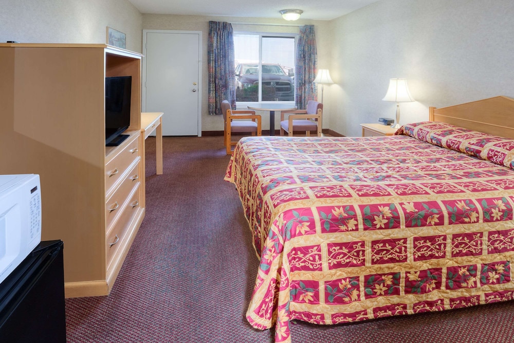 Room, 1 Queen Bed photo 2