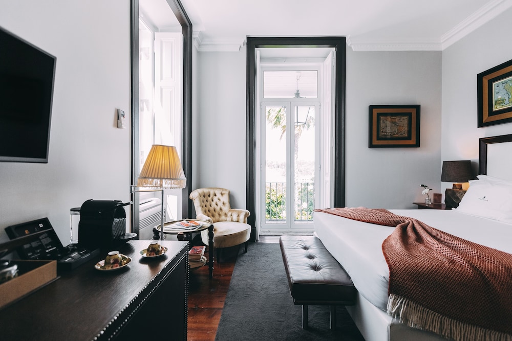 Royal Double Room, Jetted Tub, City View photo 3