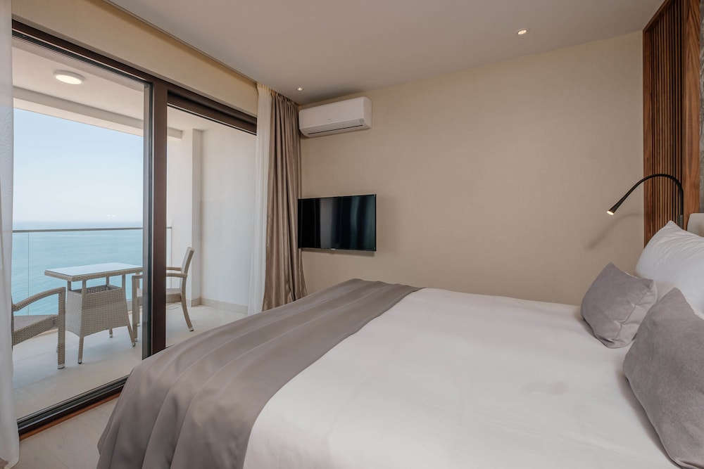 Suite - Photo 2