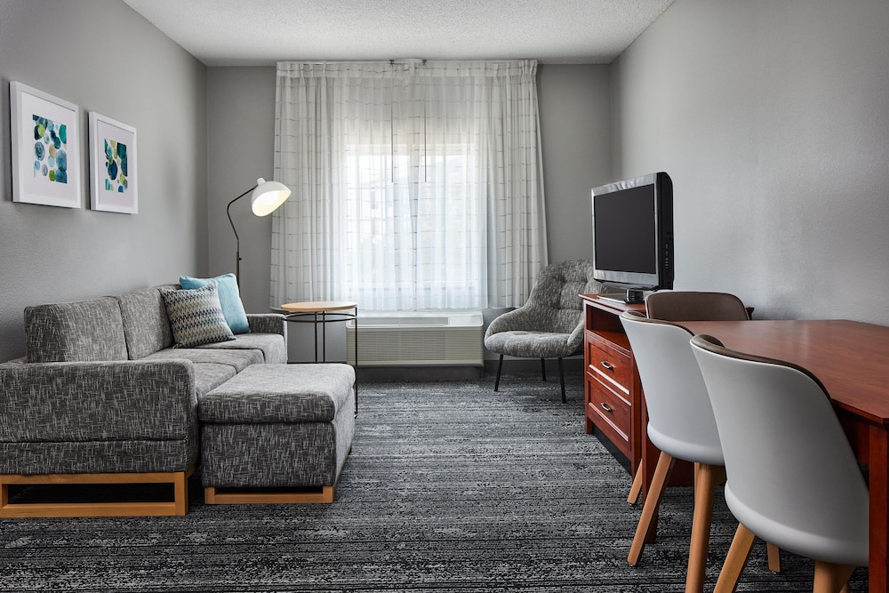 Suite, 1 Bedroom - Photo 10