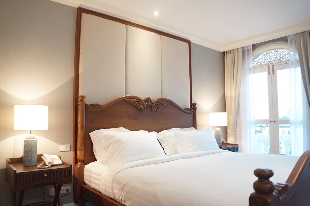 Suite 1 Bedroom River View