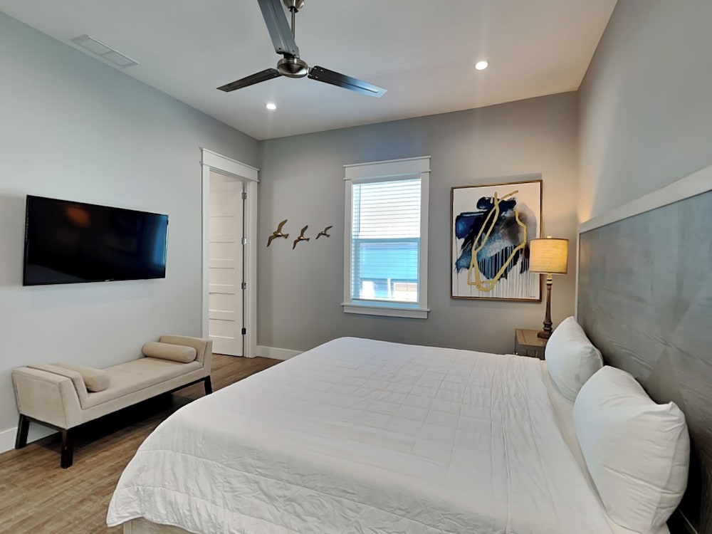House, Multiple Beds, Pool Access, Beach View (Chat 'N' Chill)