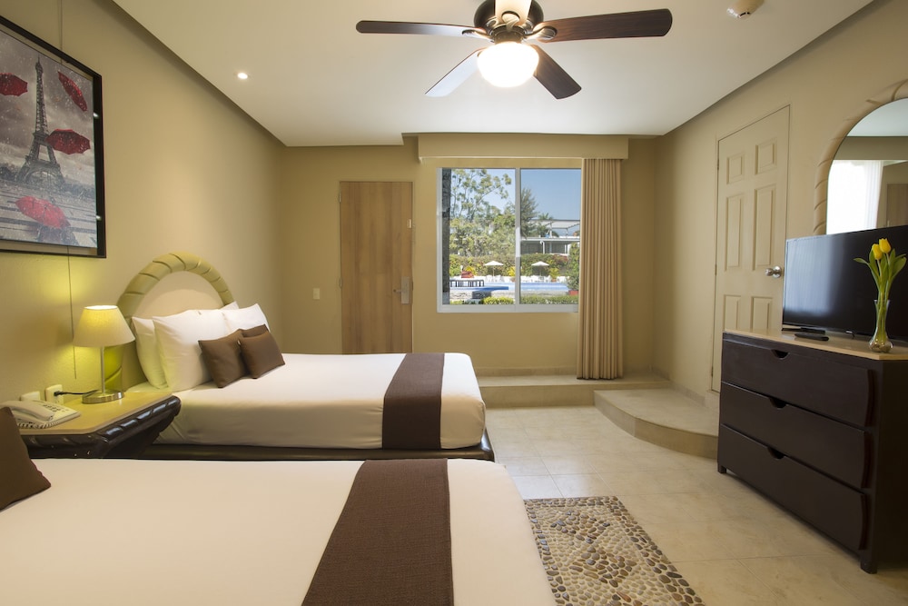 Deluxe Room, 2 Double Beds - Photo 3