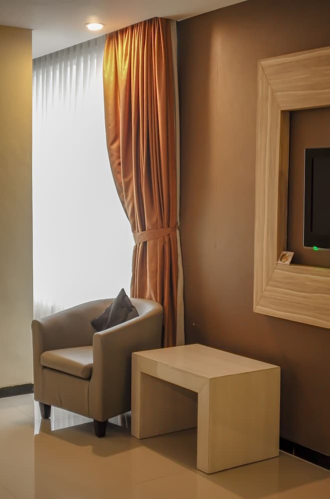 Deluxe Room - Photo 9