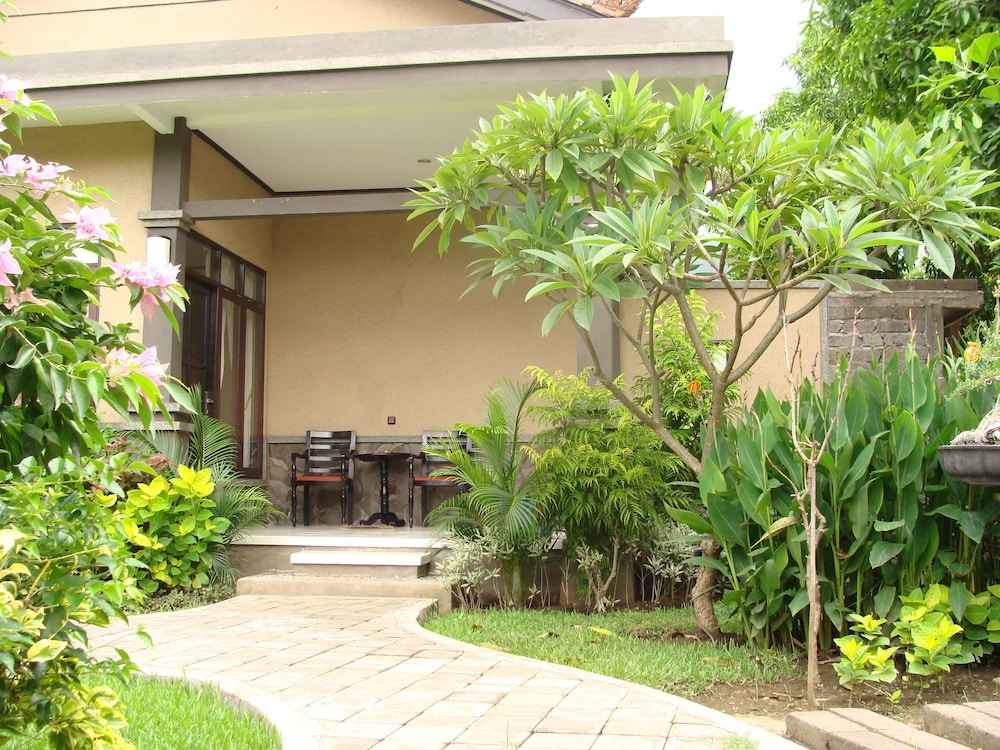Deluxe Double or Twin Room, 1 Bedroom, Pool View, Poolside photo 3