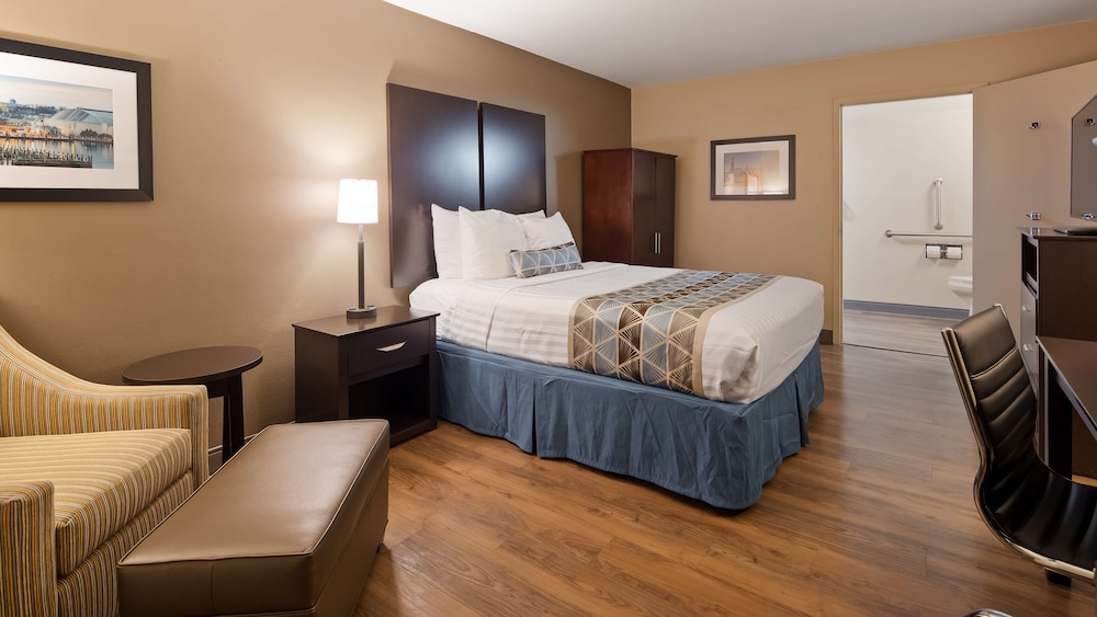 Standard Room, 1 Queen Bed, Accessible, Bathtub - Photo 3