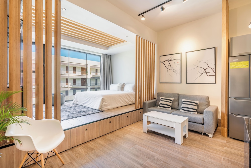 Junior Suite, Pool View