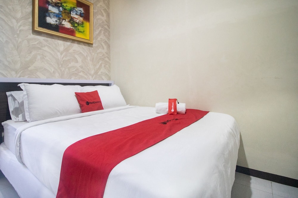 Double Room (Reddoorz) - Photo 4