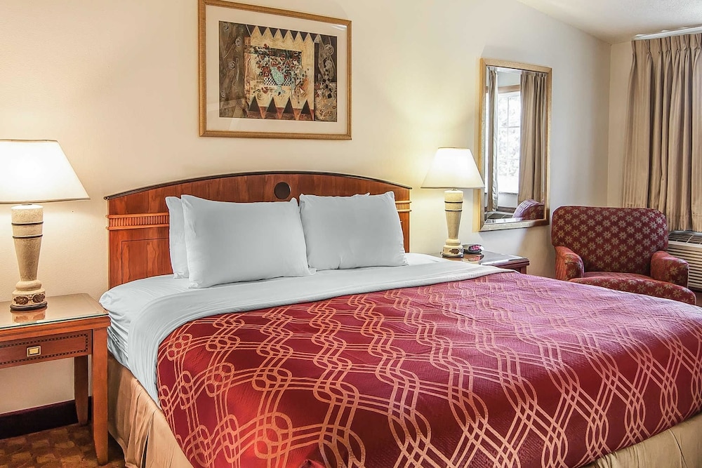 Standard Room, 2 Queen Beds - Photo 6