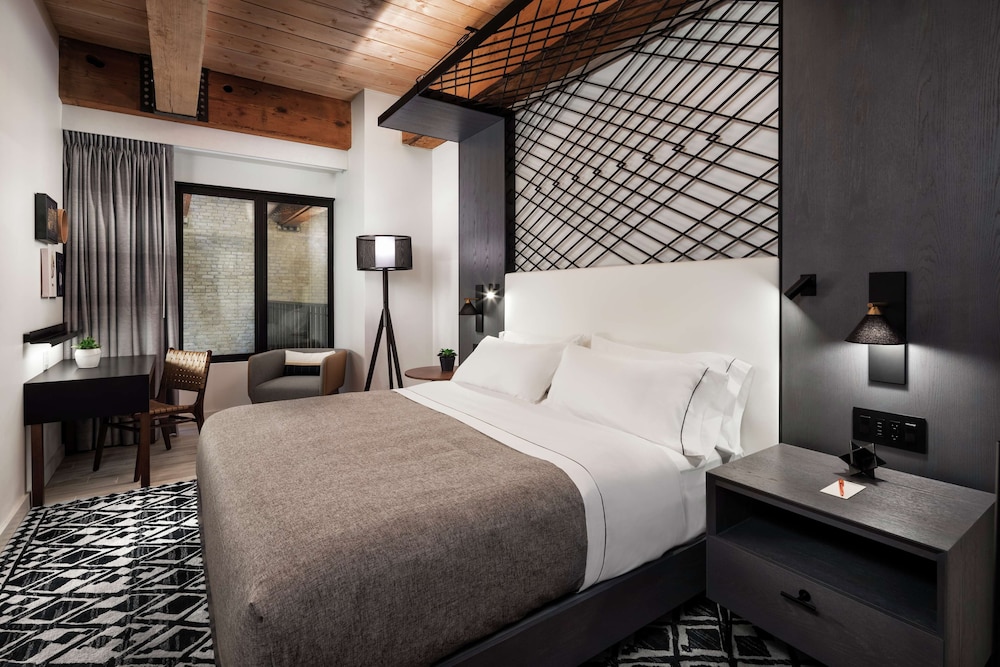 1 King Bed Interior Atrium View