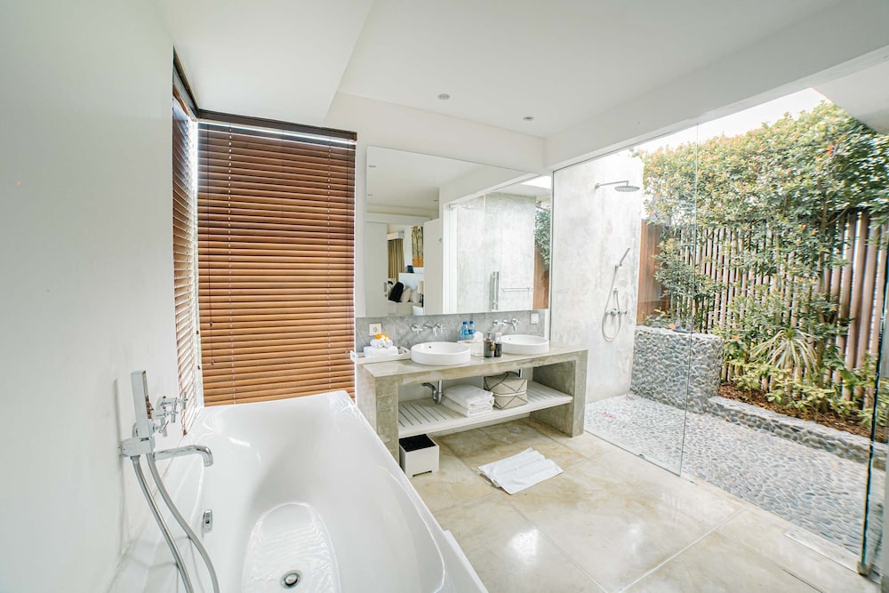 Luxury Villa, 5 Bedrooms, Private Pool photo 3