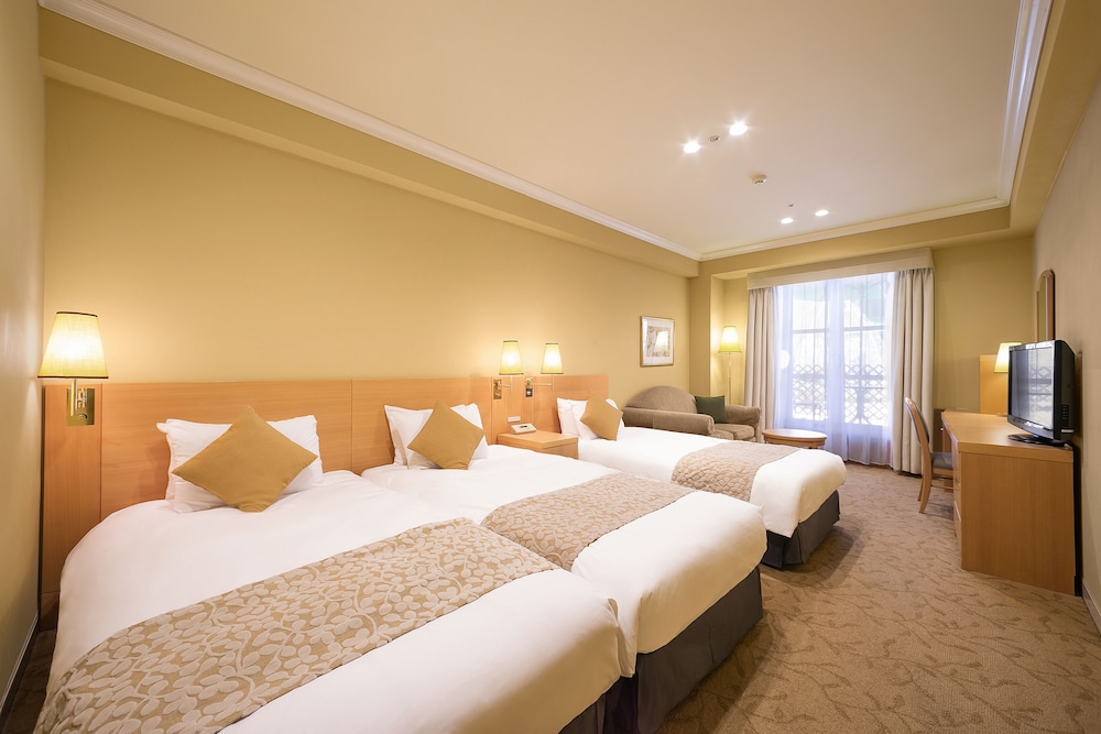 Garden Deluxe Triple, Non Smoking with Welcome Lounge and Laundry Lounge Access