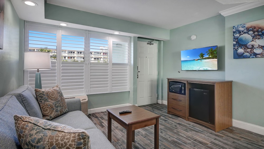 Standard Suite, 2 Queen Beds - Photo 8