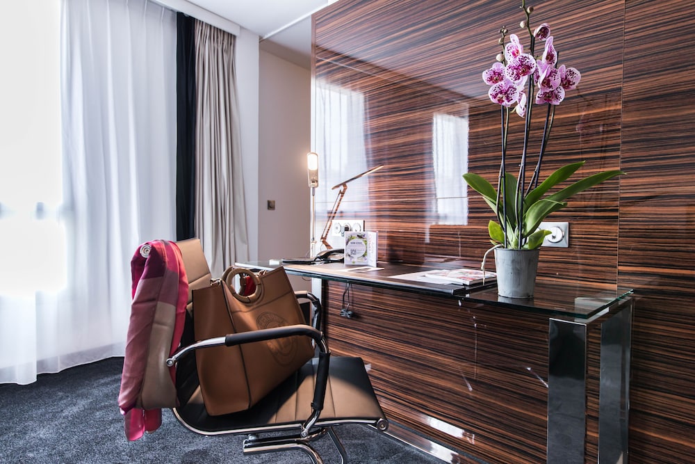 Superior Suite - Photo 5
