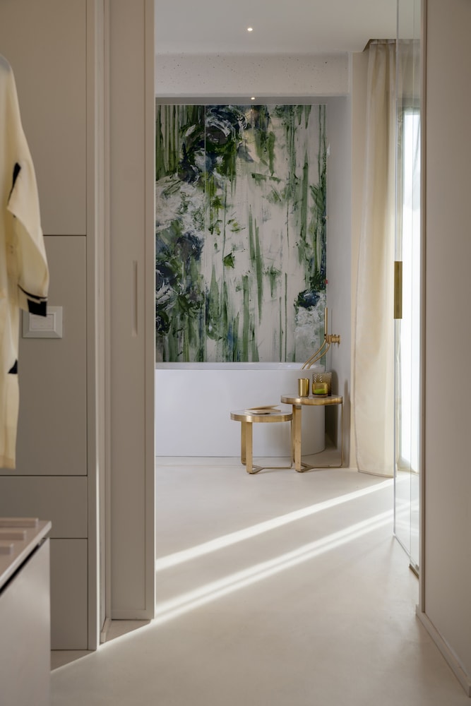 Suite - Photo 7