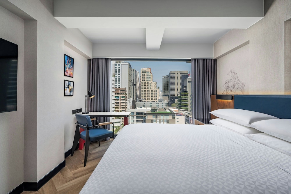 Deluxe Room, 1 King Bed, City View