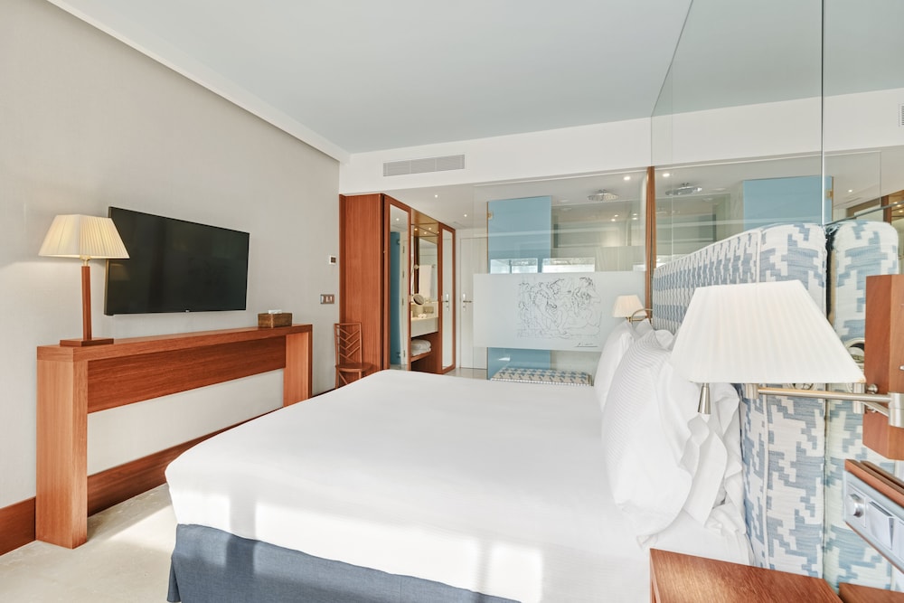 Deluxe Double Room, Private Pool - Photo 13