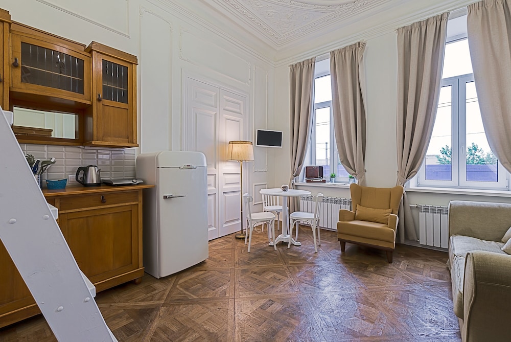 Apartment (Yeliseyev)