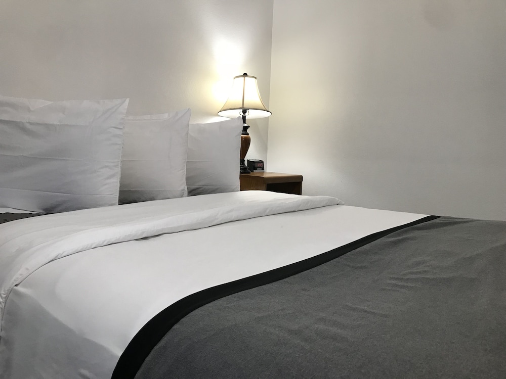Standard Room, 1 King Bed photo 3