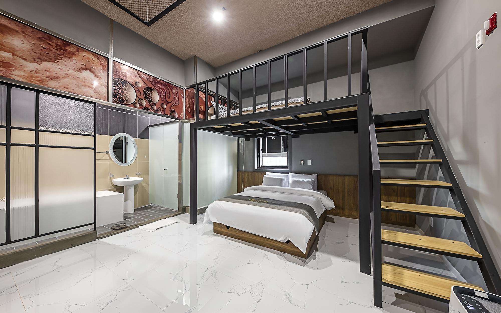 Room (Party room (Netflix viewing available) photo 3