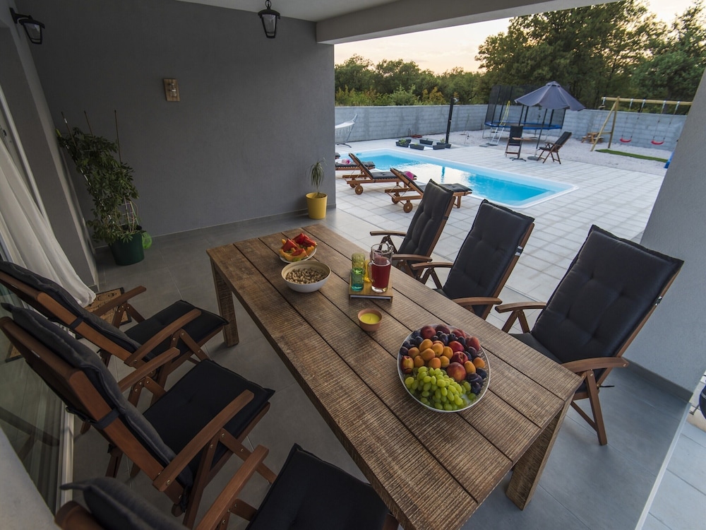 Villa photo 1