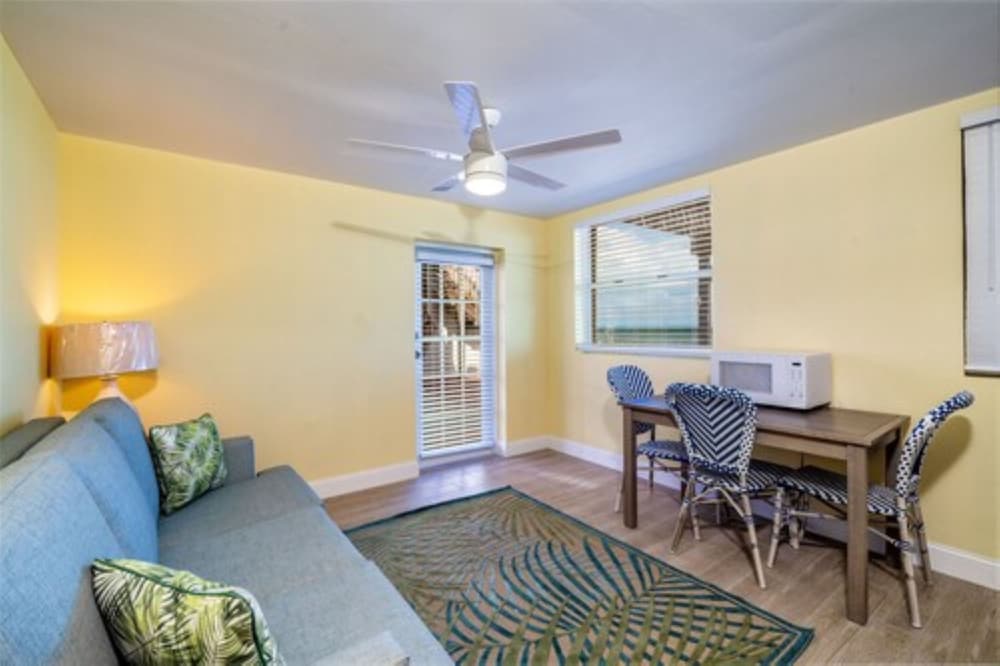 Signature Single Room, 1 King Bed, Accessible, Oceanfront photo 3