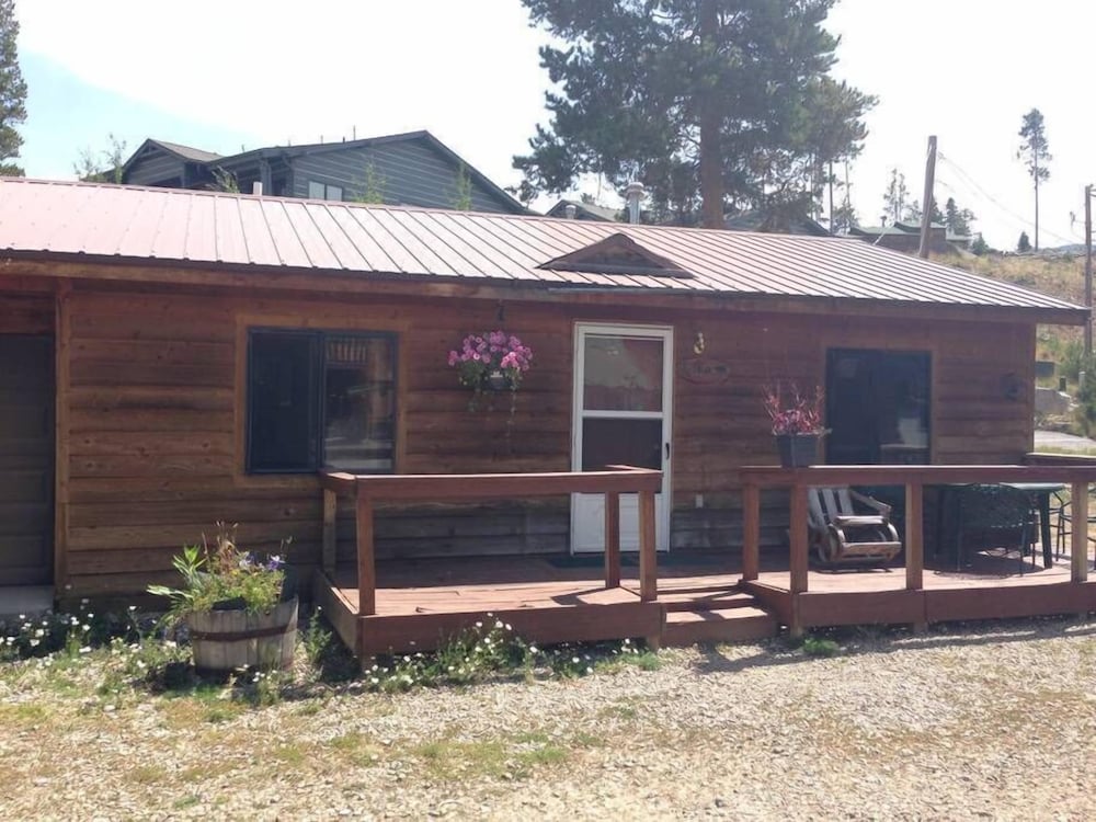 Deluxe Cabin Suite