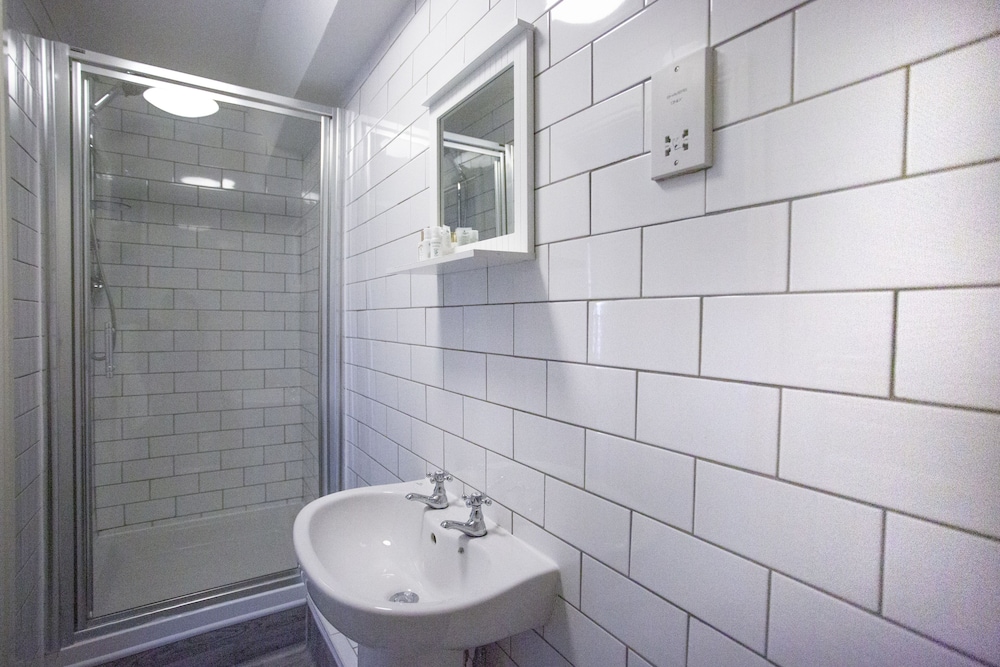 Single Room With Private Bathroom photo 3