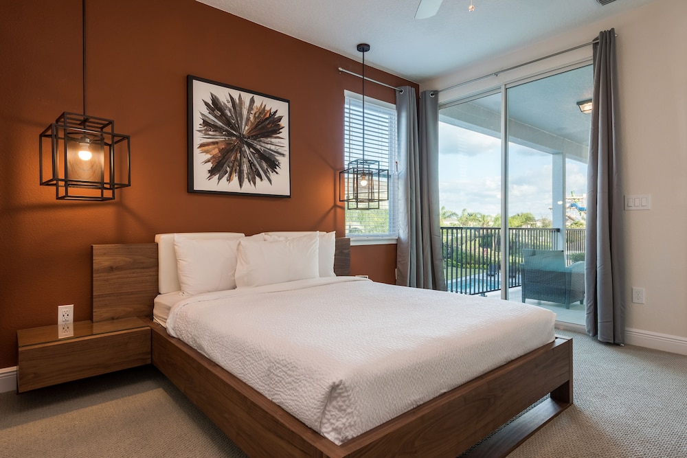 11 Bedroom Home Westside, Private Pool