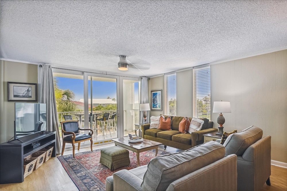 Condo, 2 Bedrooms