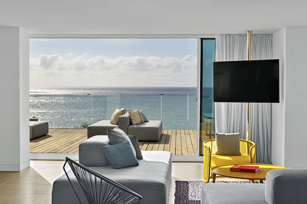 Penthouse, 1 King Bed (Terrace) thumbnail 5