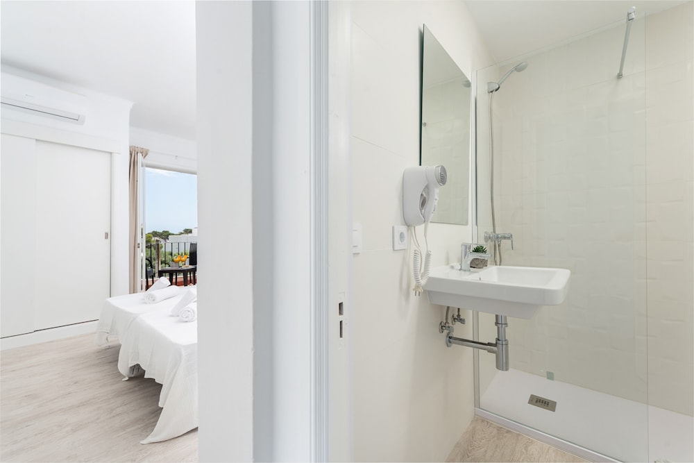 Double Room - Photo 13