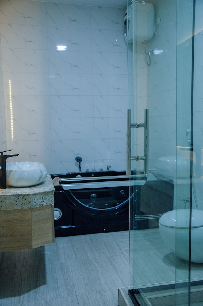 Royal Studio Suite photo 2