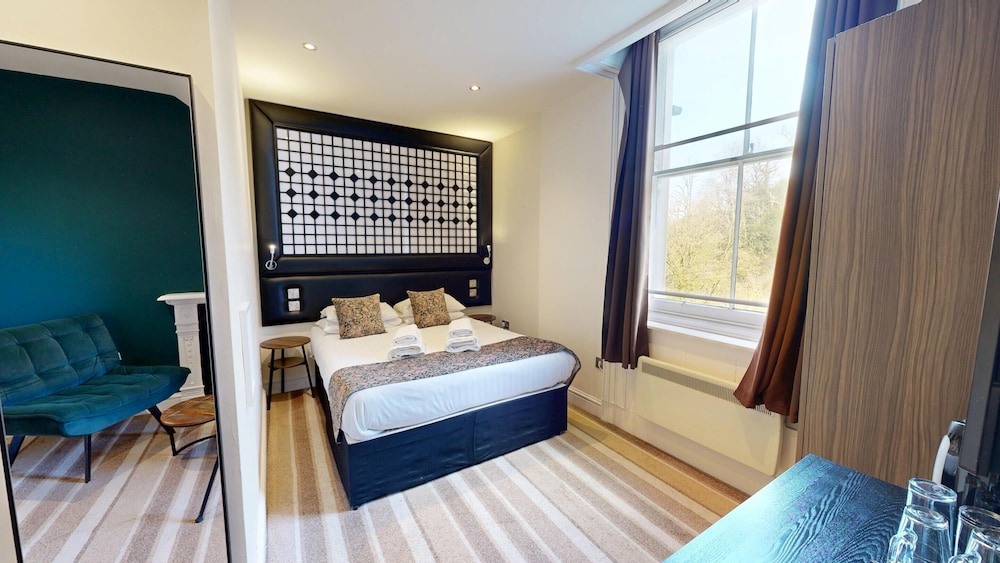 Superior Double Room, 1 King Bed, Mountain View