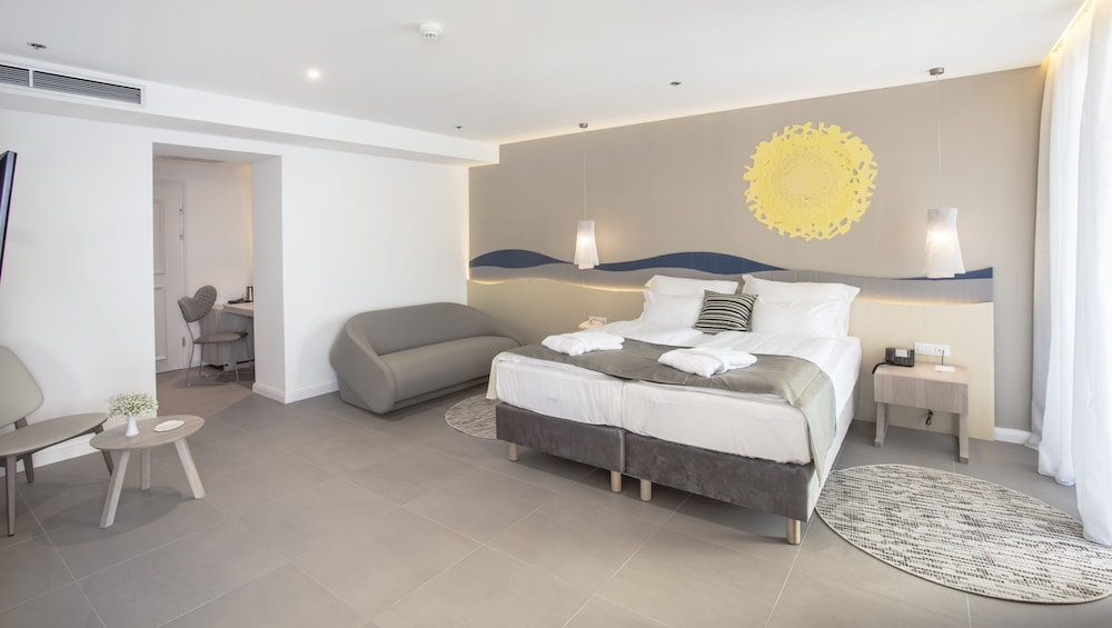 Junior Suite, Sea View Balcony photo 3