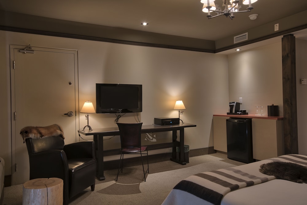 Superior Room, 1 Queen Bed photo 3