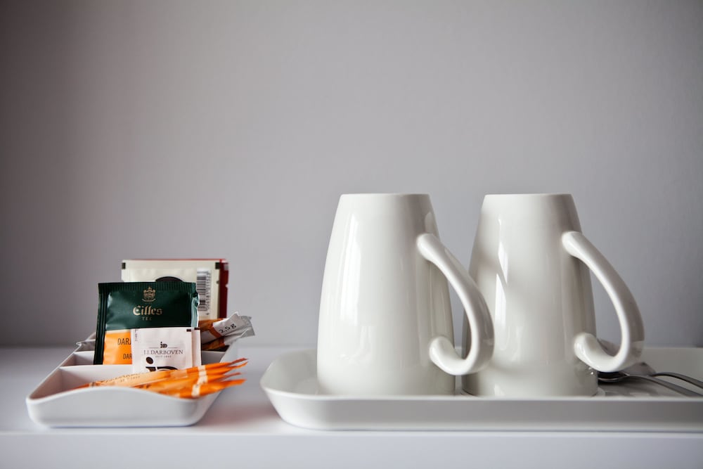 Standard Room, 2 Twin Beds (Walk-In Shower) - Photo 7